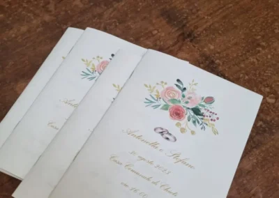 Libretti della cerimonia nuziale con grafica floreale e nomi degli sposi Antonella e Stefano, Fossacesia